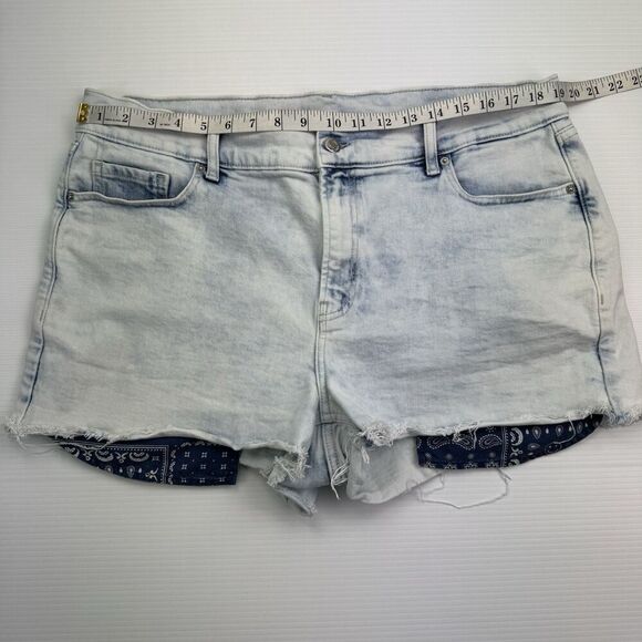 Old Navy High Rise OG Cut Off Denim Jean Shorts Light Wash Size 18 Plus - Picture 6 of 7
